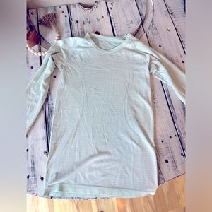 Lululemon Athletica Swiftly Tech Long Sleeved Mint Shirt, Size 6